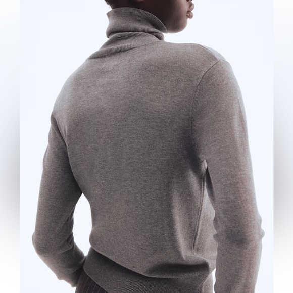 H&M Women’s Brown-Grey Turtleneck Long Sleeve Sweater- Size XS - Picture 3 of 10